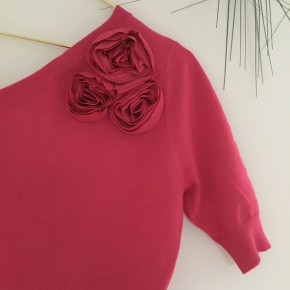 🌷Cache Open One Shoulder. Very In Style NOW 🤩 - Picture 3 of 9